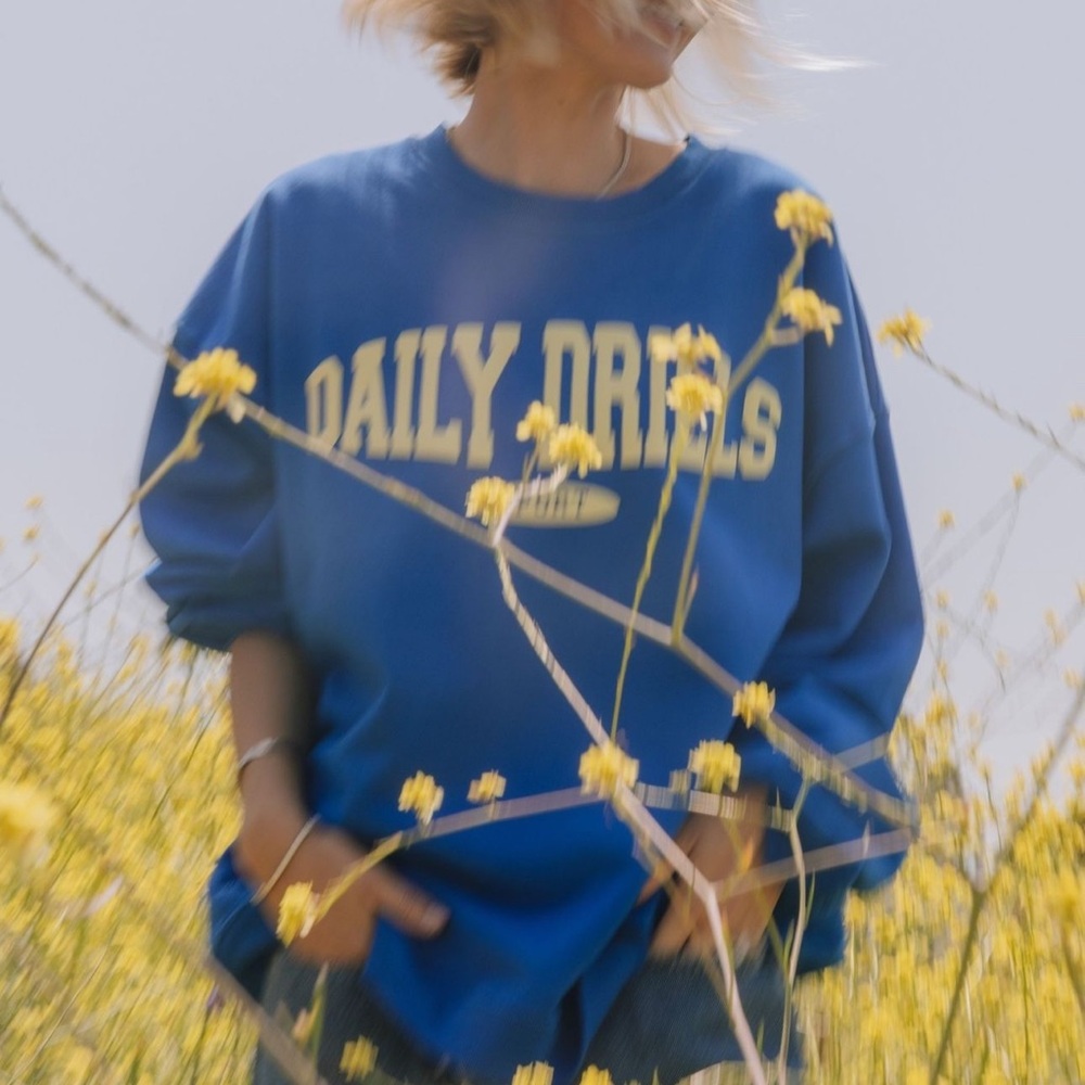 ISO SWEATSHIRT DO NOT BUY, will pay whatever for this sweatshirt xs/s or m/l